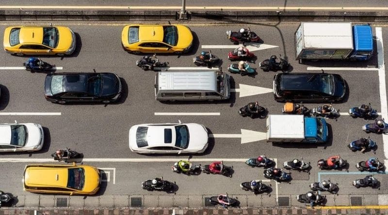 Motocicletas entre carriles